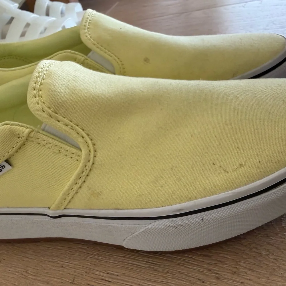 Vans Women’s 9.5 Slip-On Platform Sneakers in Greenish Yellow - Picture 4 of 8